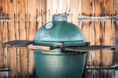 Big Green Egg je vyrobený z výjimečně kvalitní keramiky, má dokonalou cirkulaci tepla a je s mnoho doplňky a příslušenství. EGG umožní krásné a dokonalé zážitky při grilování. Krby Kamna Székely Poděbrady 