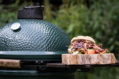 Big Green Egg je vyrobený z výjimečně kvalitní keramiky, má dokonalou cirkulaci tepla a je s mnoho doplňky a příslušenství. EGG umožní krásné a dokonalé zážitky při grilování. Krby Kamna Székely Poděbrady 