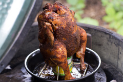 Big Green Egg je vyrobený z výjimečně kvalitní keramiky, má dokonalou cirkulaci tepla a je s mnoho doplňky a příslušenství. EGG umožní krásné a dokonalé zážitky při grilování. Krby Kamna Székely Poděbrady 