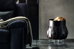Firestyle foto 3 TRECCIO Firestyle – Made in Italy – Prvotřídní značka ručně vyráběného italského příslušenství ke kamnům a krbům nabízí široký sortiment „košů- zásobníků“ na dřevo - Krby Kamna Székely Poděbrady
