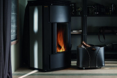 Firestyle foto 7 VOLTA Firestyle – Made in Italy – Prvotřídní značka ručně vyráběného italského příslušenství ke kamnům a krbům nabízí široký sortiment „košů- zásobníků“ na dřevo - Krby Kamna Székely Poděbrady
