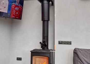 Krbová kamna Charnwood Aire 5 s přímým napojením na nerezový komín Ciko Basic v černé barvě s externím přívodem vzduchu v zimní zahradě - realizace Krby Kamna Székely Poděbrady